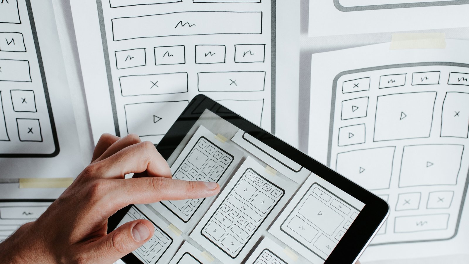 User-Friendly Navigation: Making Websites Easy to Explore with Intuitive Graphics